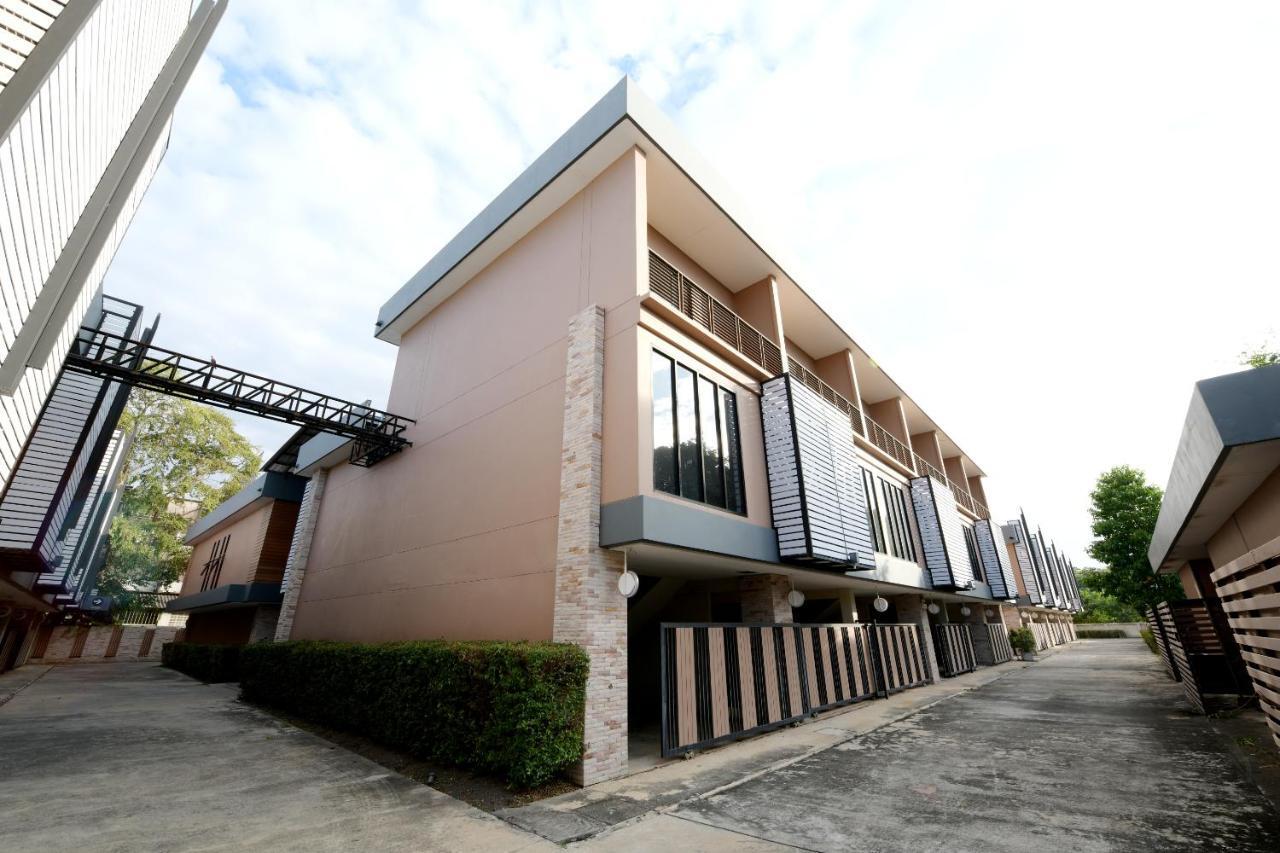 Sriracha Hotel And Spa Ban Huai Yai Phrom Kültér fotó